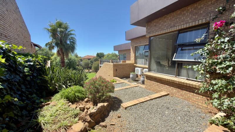 5 Bedroom Property for Sale in Pentagon Park Free State